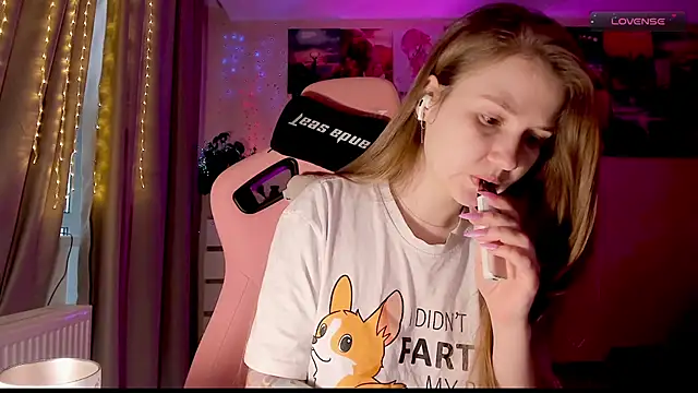 Snapshot of GoodWitch_ chatting on 8, 2, 2025 GoodWitch online show from 8, 2, 2025