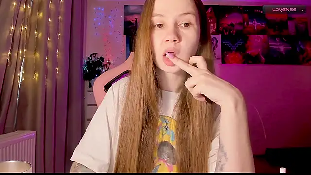 Snapshot of GoodWitch_ chatting on 9, 2, 2025 GoodWitch online show from 9, 2, 2025