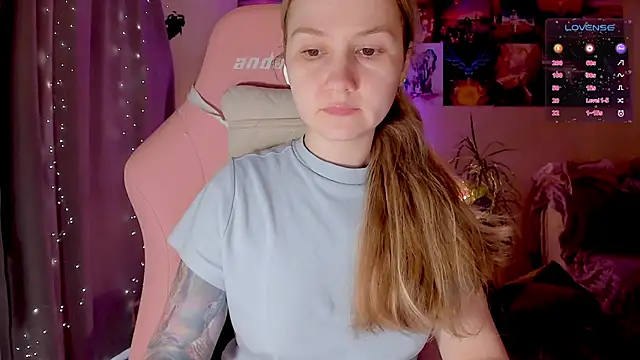 Snapshot of GoodWitch_ chatting on 10, 9, 2025 GoodWitch online show from 10, 9, 2025