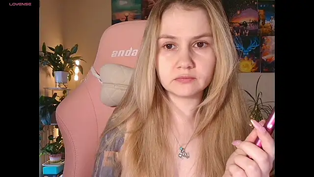 Snapshot of GoodWitch_ chatting on 2, 10, 2025 GoodWitch online show from 2, 10, 2025