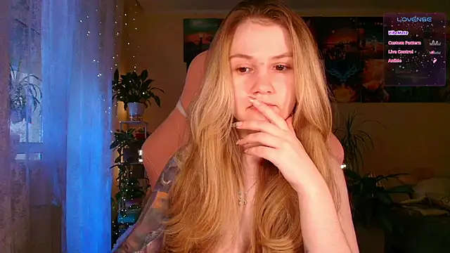 Snapshot of GoodWitch_ chatting on 16, 10, 2025 GoodWitch online show from 16, 10, 2025