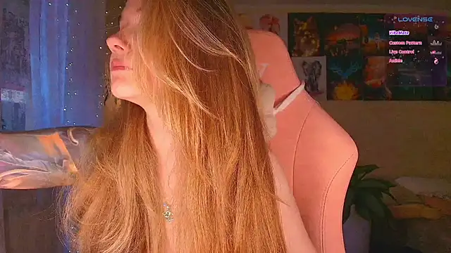 Snapshot of GoodWitch_ chatting on 4, 11, 2025 GoodWitch online show from 4, 11, 2025