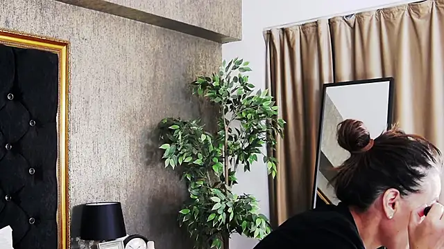 LisaCroft online show from 27, 2, 2025