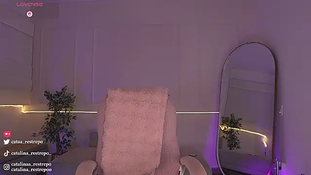 Snapshot of CATALINA_RESTREPO chatting on 14, 12, 2025 CATALINA RESTREPO online show from 14, 12, 2025