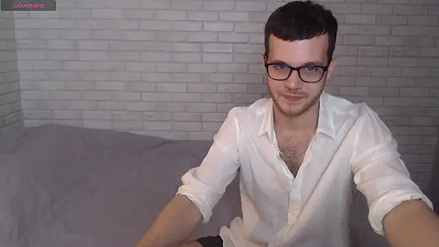 Snapshot of Alexxx_horny chatting on 5, 1, 2025 Alexxx horny online show from 5, 1, 2025