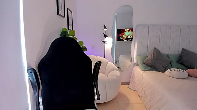 AmyWood online show from 8, 4, 2026