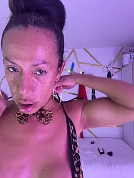 YOURSDEBORA online show from 2, 6, 2026