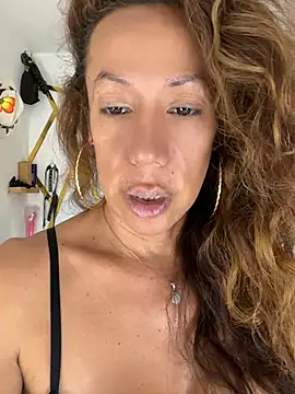 YOURSDEBORA online show from 31, 7, 2026