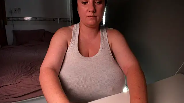Snapshot of alisiaparril chatting on 15, 9, 2025 alisiaparril online show from 15, 9, 2025