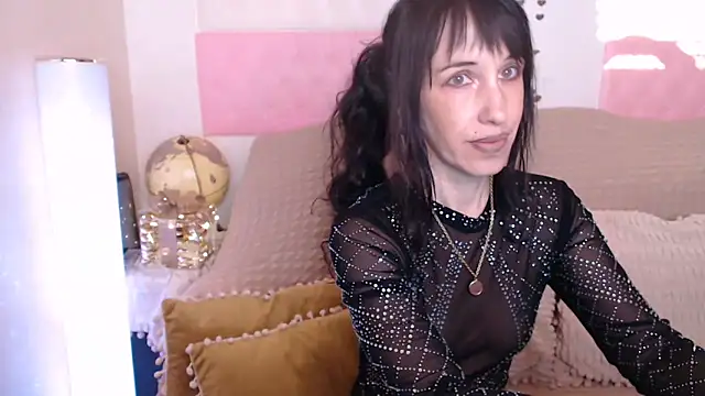 Snapshot of -carla- chatting on 11, 12, 2024 -carla- online show from 11, 12, 2024