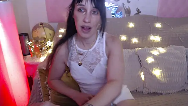 Snapshot of -carla- chatting on 16, 12, 2024 -carla- online show from 16, 12, 2024