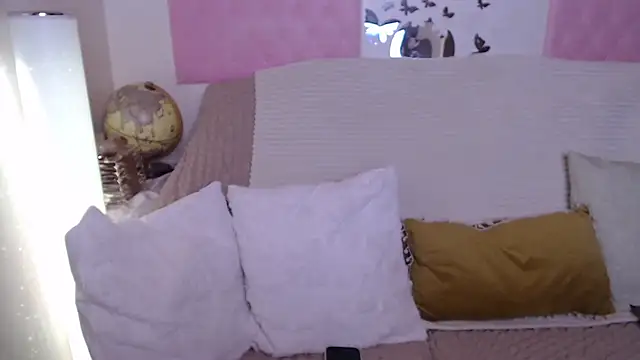 Snapshot of -carla- chatting on 23, 10, 2025 -carla- online show from 23, 10, 2025