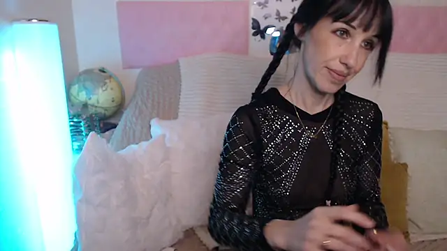 Snapshot of -carla- chatting on 3, 11, 2025 -carla- online show from 3, 11, 2025