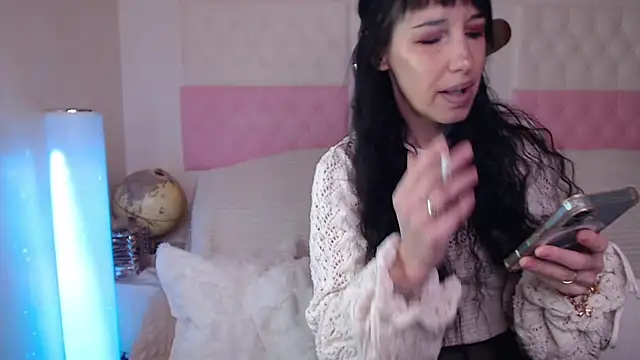 Snapshot of -carla- chatting on 19, 11, 2025 -carla- online show from 19, 11, 2025