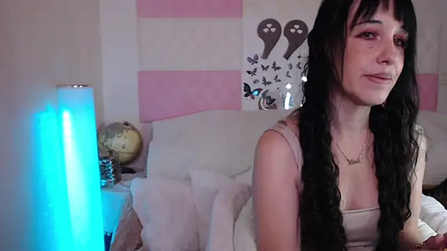 Snapshot of -carla- chatting on 27, 11, 2025 -carla- online show from 27, 11, 2025