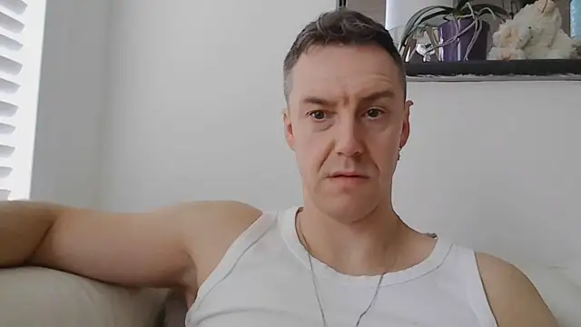 Snapshot of ploki2180 chatting on 29, 3, 2026 ploki2180 online show from 29, 3, 2026