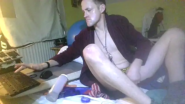 Snapshot of londonfuckwhore chatting on 31, 1, 2025 londonfuckwhore online show from 31, 1, 2025