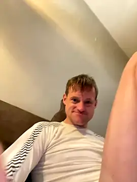 Snapshot of londonfuckwhore chatting on 27, 10, 2025 londonfuckwhore online show from 27, 10, 2025