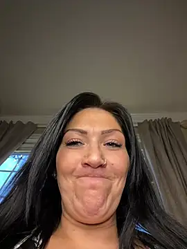 Snapshot of LittleMissEeve chatting on 5, 5, 2026 LittleMissEeve online show from 5, 5, 2026