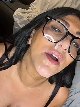 Snapshot of LittleMissEeve chatting on 29, 5, 2026 LittleMissEeve online show from 29, 5, 2026