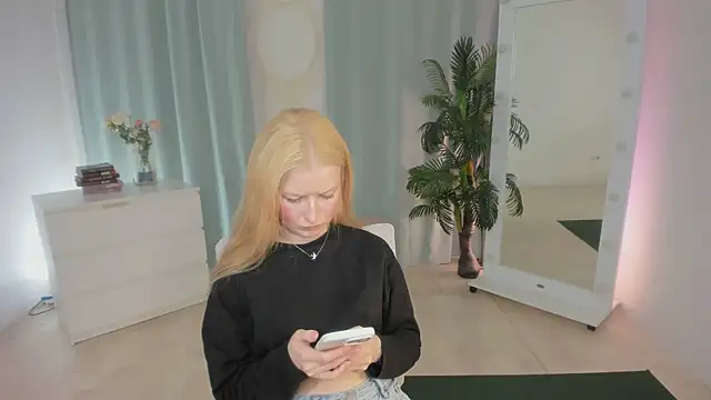 Laly Peach online show from 16, 6, 2026