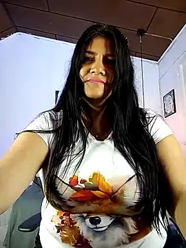 Snapshot of salomexlove_20 chatting on 5, 3, 2025 salomexlove 20 online show from 5, 3, 2025