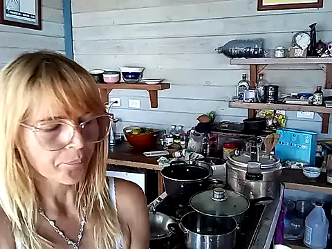 Snapshot of Luna-Natural chatting on 15, 1, 2025 Luna-Natural online show from 15, 1, 2025