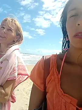 Snapshot of Luna-Natural chatting on 5, 2, 2025 Luna-Natural online show from 5, 2, 2025