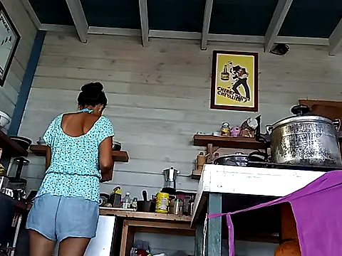 Snapshot of Luna-Natural chatting on 8, 3, 2025 Luna-Natural online show from 8, 3, 2025