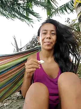 Snapshot of Luna-Natural chatting on 27, 10, 2025 Luna-Natural online show from 27, 10, 2025