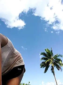 Snapshot of Luna-Natural chatting on 6, 11, 2025 Luna-Natural online show from 6, 11, 2025