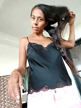 Snapshot of Luna-Natural chatting on 13, 12, 2025 Luna-Natural online show from 13, 12, 2025