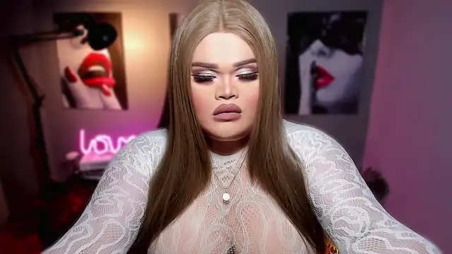 Snapshot of KarolinaThompson chatting on 21, 10, 2025 KarolinaThompson online show from 21, 10, 2025