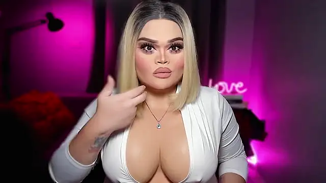 Snapshot of KarolinaThompson chatting on 18, 2, 2026 KarolinaThompson online show from 18, 2, 2026