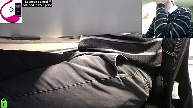 Snapshot of pliko chatting on 10, 3, 2025 pliko online show from 10, 3, 2025