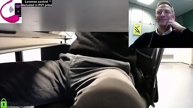 Snapshot of pliko chatting on 1, 12, 2025 pliko online show from 1, 12, 2025