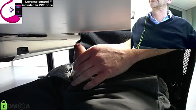 Snapshot of pliko chatting on 5, 12, 2025 pliko online show from 5, 12, 2025