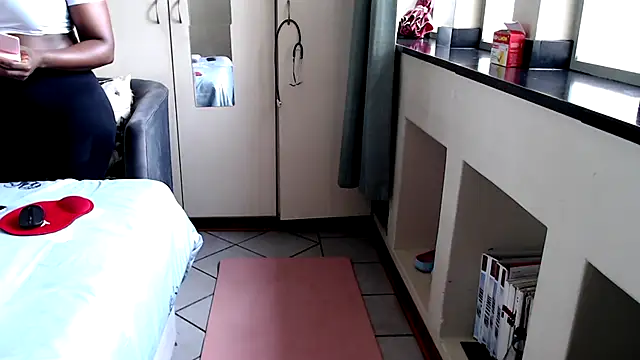 Snapshot of FitSelina66 chatting on 12, 10, 2025 FitSelina66 online show from 12, 10, 2025