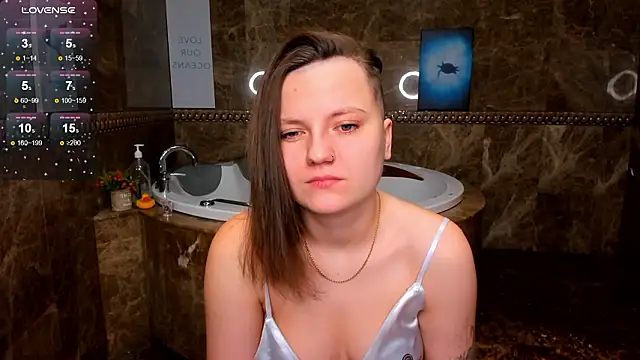 Snapshot of MelindaTin chatting on 1, 2, 2026 MelindaTin online show from 1, 2, 2026