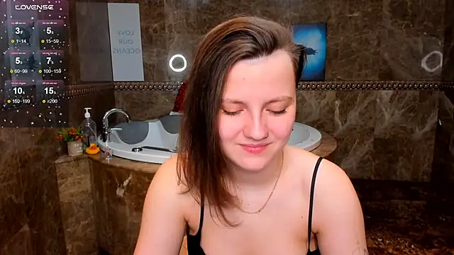 Snapshot of MelindaTin chatting on 2, 2, 2026 MelindaTin online show from 2, 2, 2026