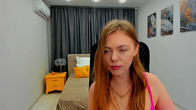 Strawberrye online show from 18, 2, 2025