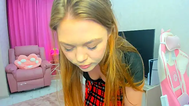 Strawberrye online show from 3, 10, 2025