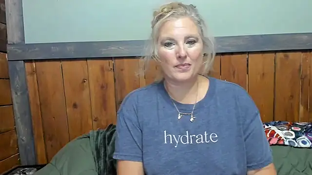 Snapshot of lisaxlovexxx chatting on 3, 10, 2025 lisaxlovexxx online show from 3, 10, 2025