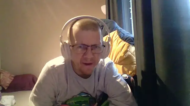 Snapshot of David250692 chatting on 28, 11, 2025 David250692 online show from 28, 11, 2025