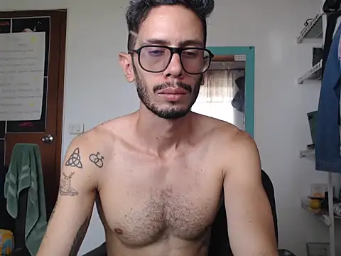 Snapshot of alisterxxx chatting on 22, 6, 2026 alisterxxx online show from 22, 6, 2026