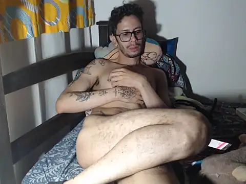 Snapshot of alisterxxx chatting on 10, 7, 2026 alisterxxx online show from 10, 7, 2026