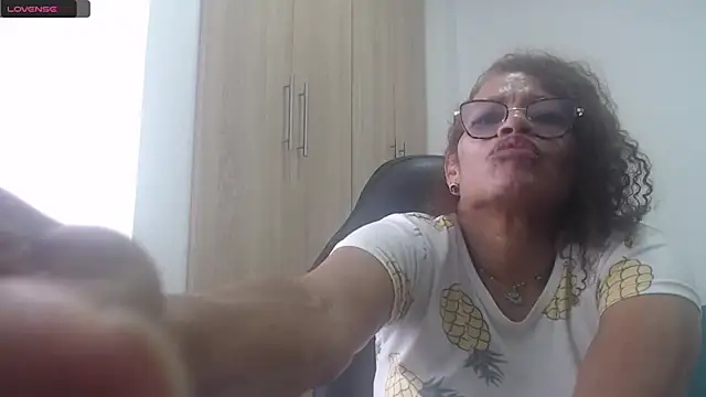 BustyMilf  online show from 28, 1, 2025