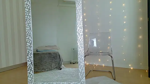 girl nextd00r online show from 6, 3, 2025