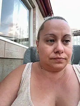 Snapshot of SabinaSweety chatting on 8, 9, 2025 SabinaSweety online show from 8, 9, 2025