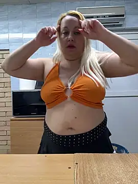 Snapshot of SabinaSweety chatting on 28, 2, 2026 SabinaSweety online show from 28, 2, 2026